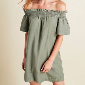 VINEYARD VINES Green Khaki Off The Shoulder Sheath Dress, Size L